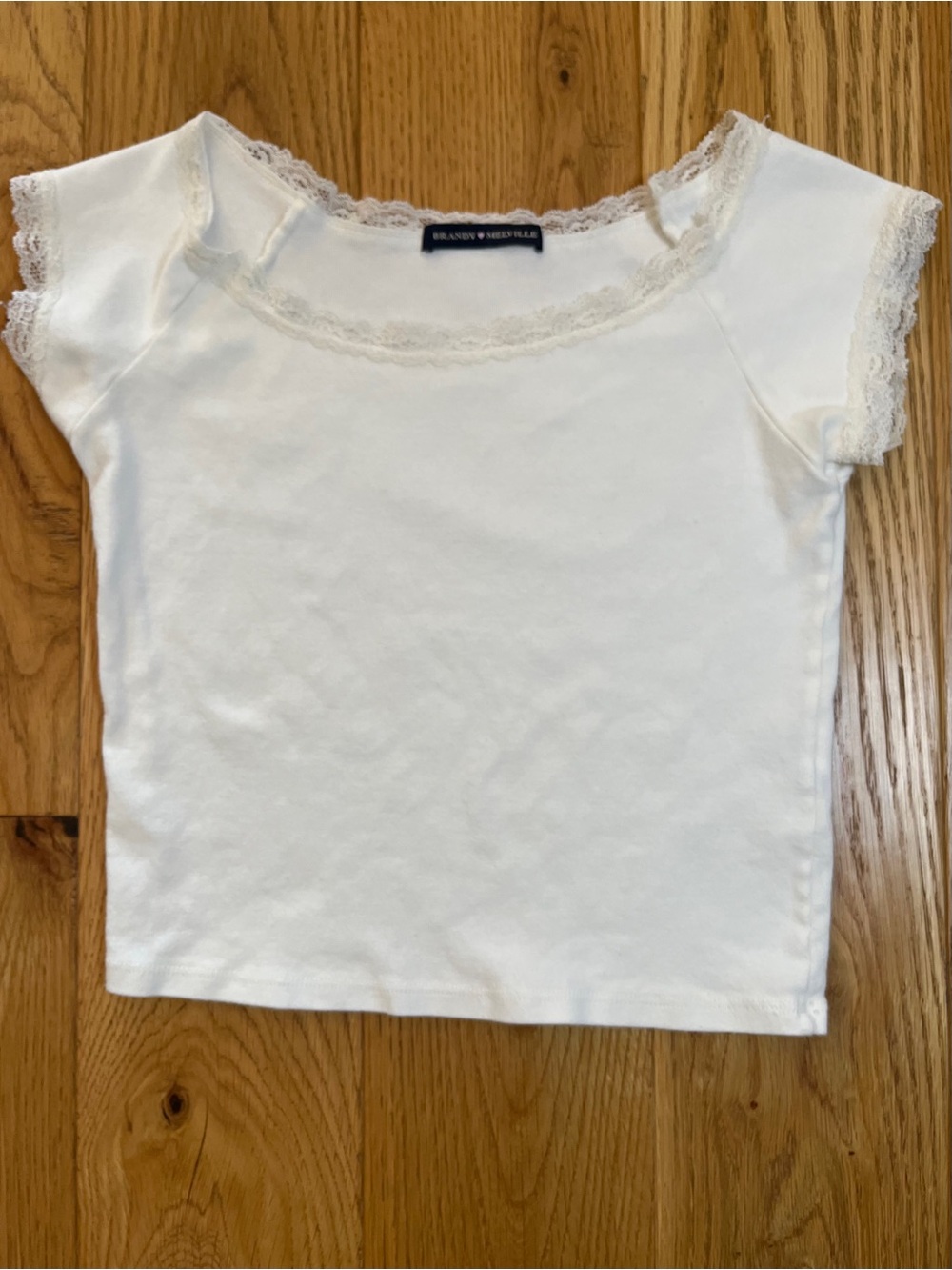 Brandy Melville Cropped White Lace-Trim Tee. Cap Sleeves. One Size (XS-Small)